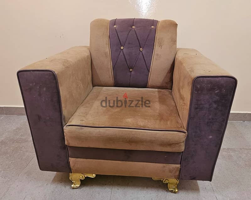 Sofa set for urgent sale in Nizwa 3