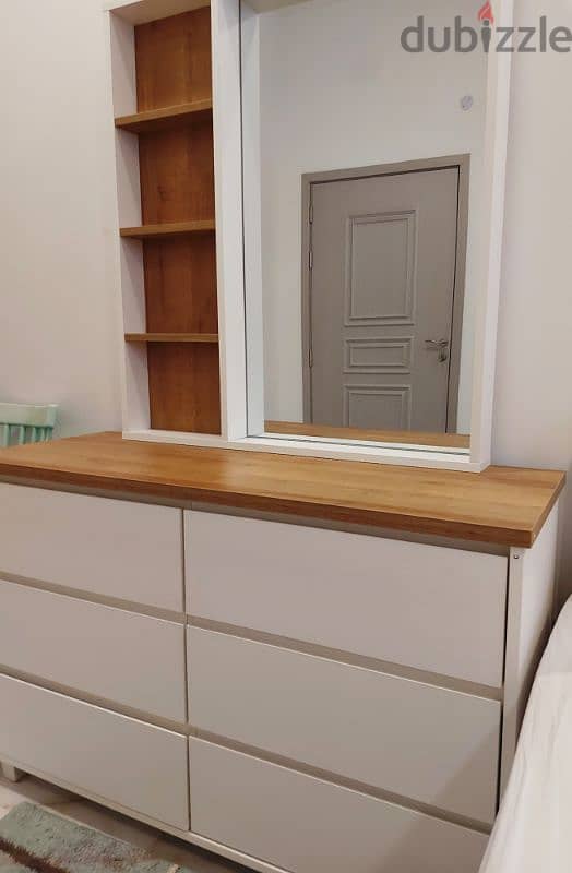 dresser mirror with drawers/ تسريحة مرآة مع ادراج 0