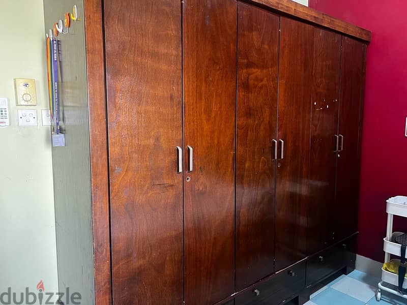 Original wood - Super king size bed and 6 Door cupboard 8