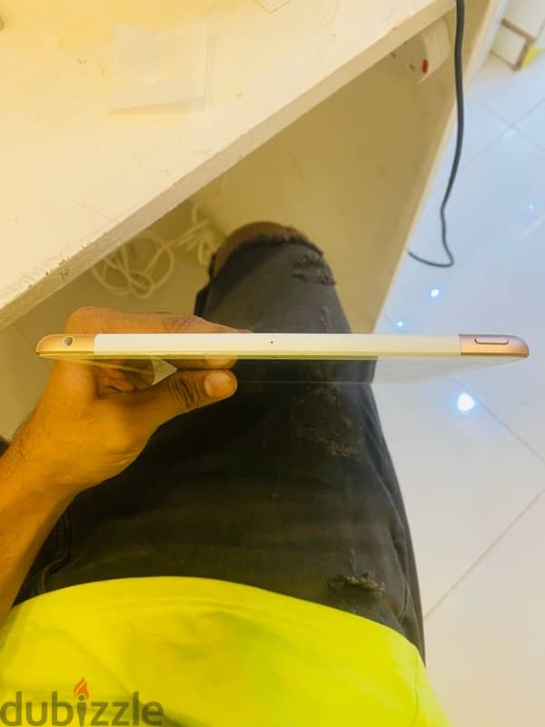 Apple iPad 6th gen 3