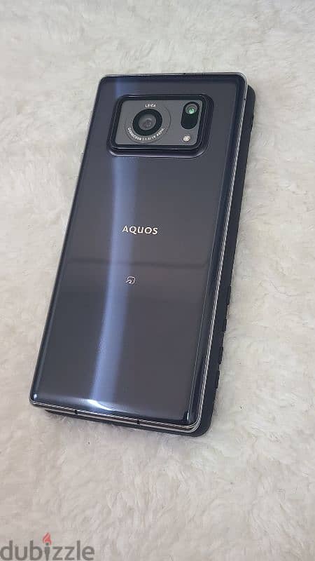 Sharp aquos R6 flagship 1