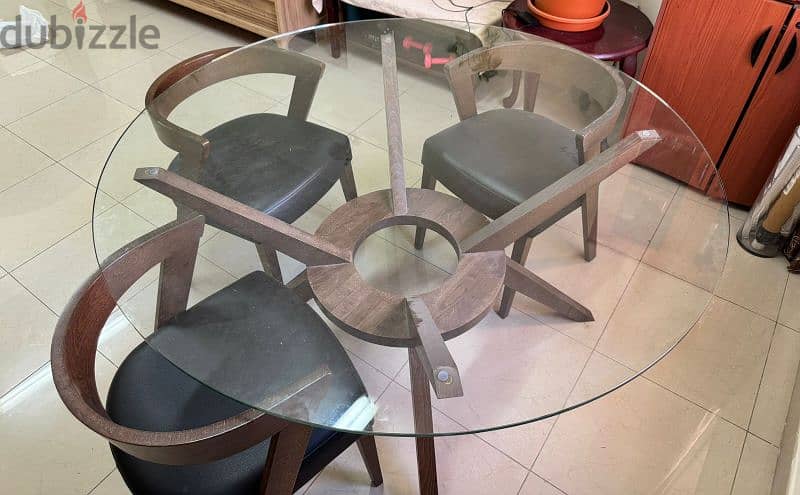 glass Dinning table(pan emirates) 0