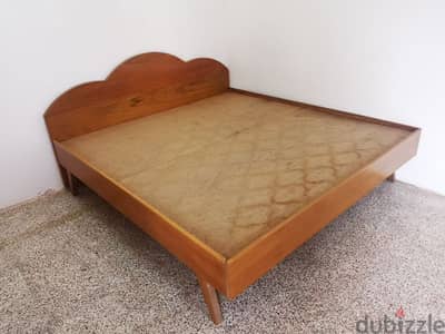 Queen size bed with mattress