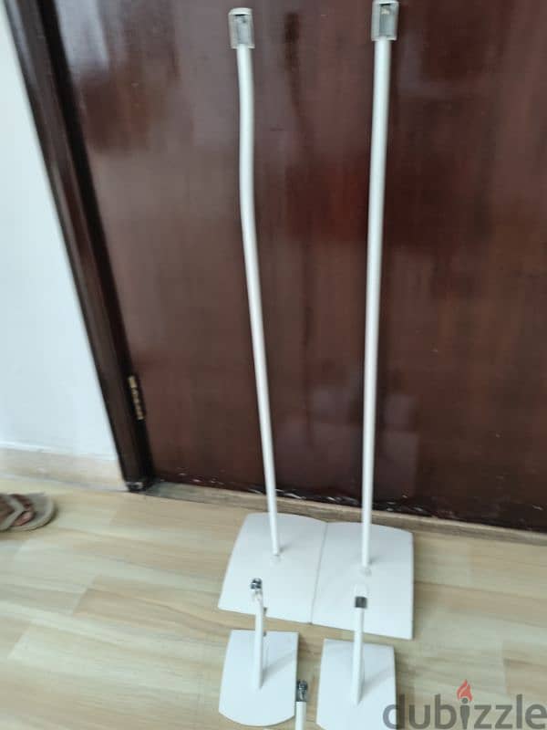 Bose speaker stand. 3