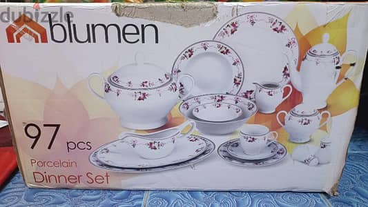 97 Piece dinner set