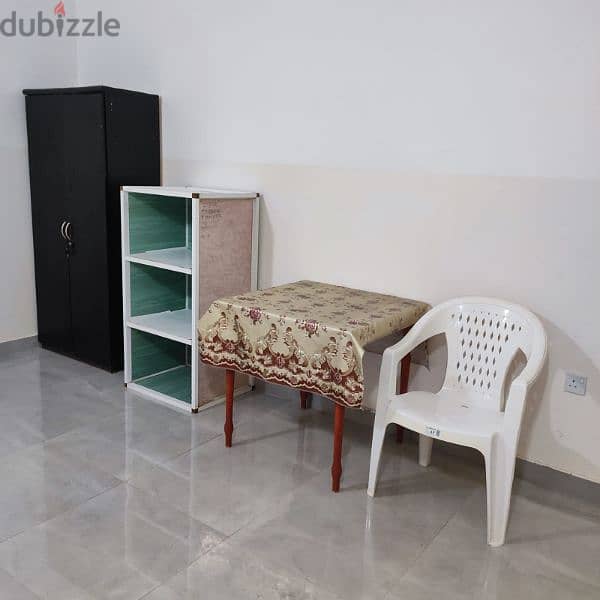 spacious room n toilet in a villa - al khuwiar 1