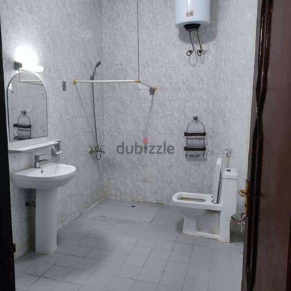 spacious room n toilet in a villa - al khuwiar 2