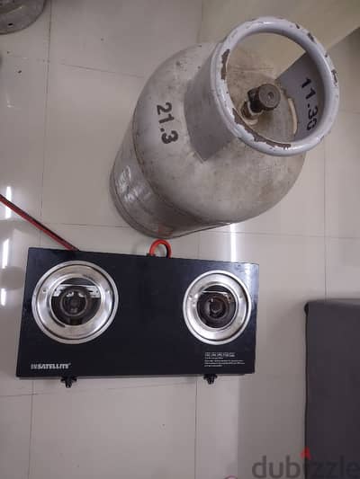 Gas stove and empty cylinder