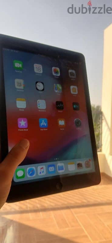 IPAD AIR 2019 CRACKED SCREEN 64 GB 1