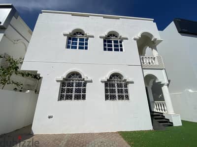 6me47-Perfect 7+1BHK Villa for rent in Qurm, Al Sarooj Street