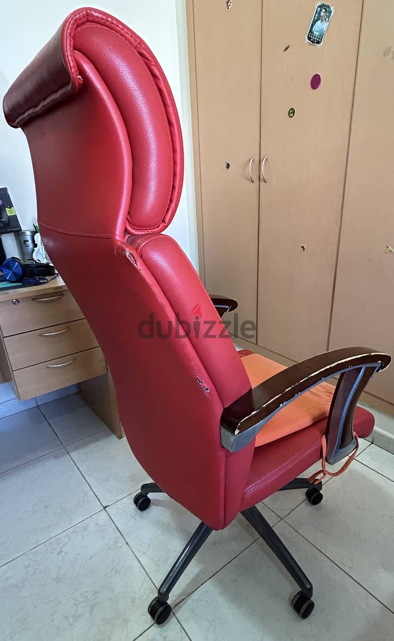 Executive chair in good condition for sale 2