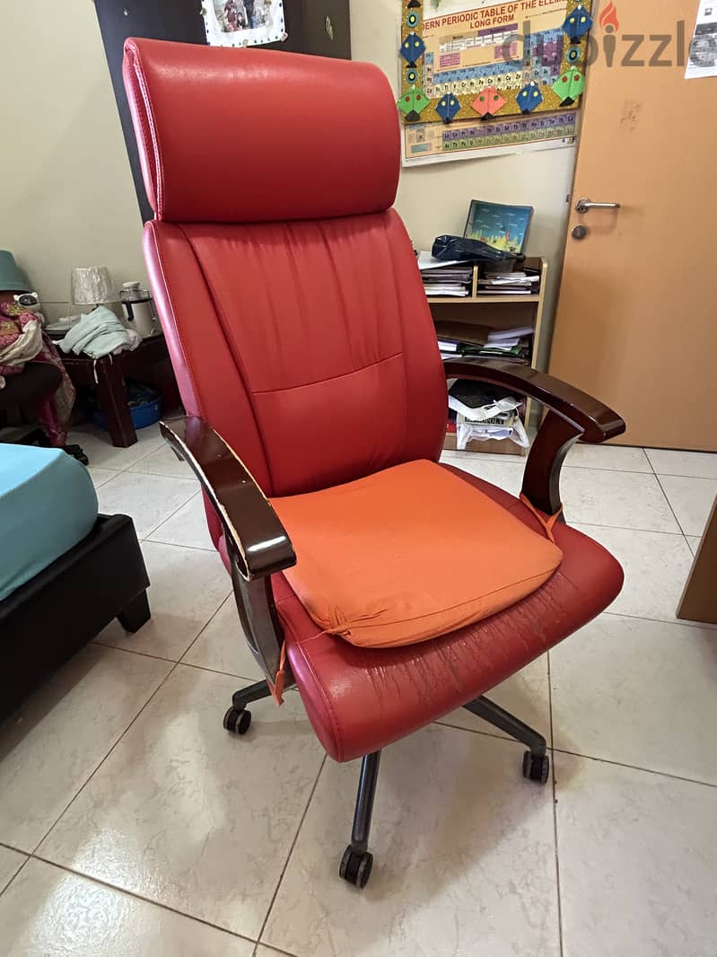 Executive chair in good condition for sale 3