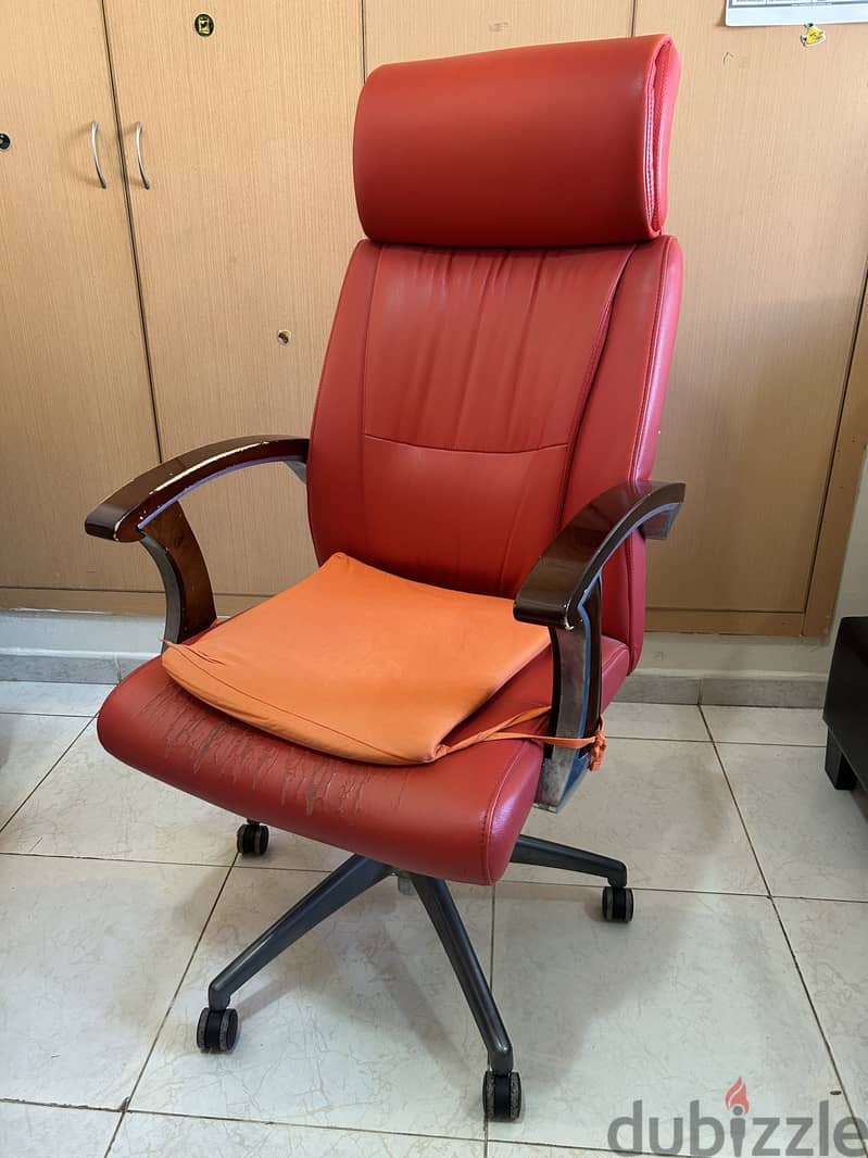 Executive chair in good condition for sale 4