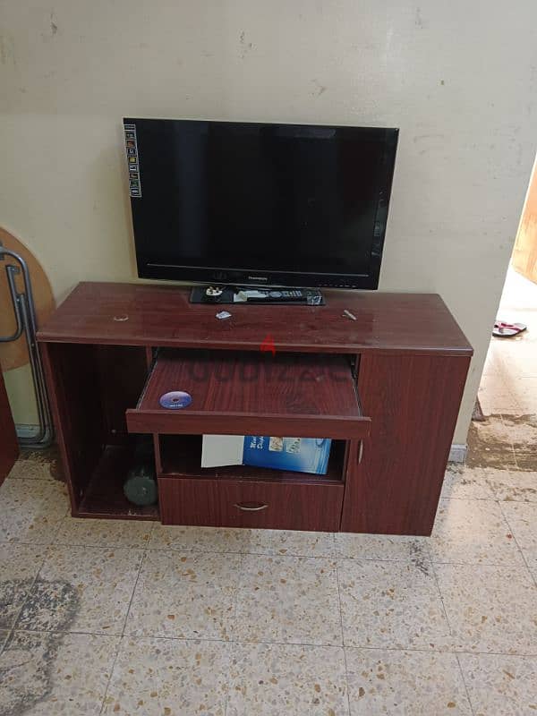 Desktop and tv table 0