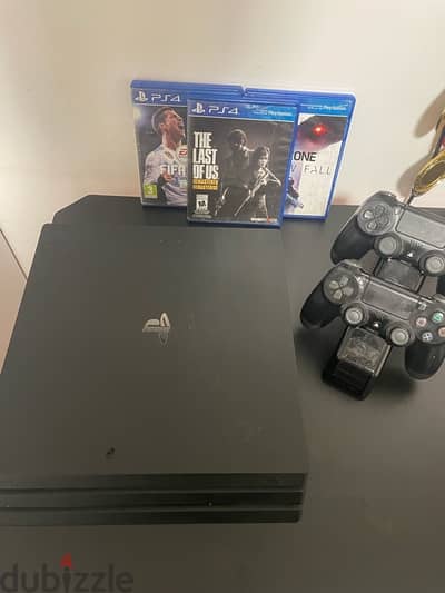 سوني ٤ برو شامل ألعاب  و شاحن ps4 pro with charger and games