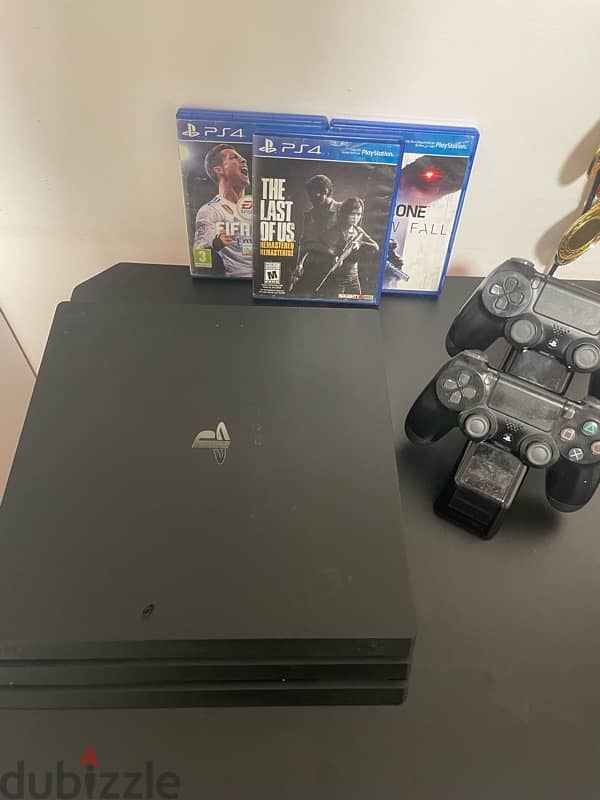 سوني ٤ برو شامل ألعاب  و شاحن ps4 pro with charger and games 0