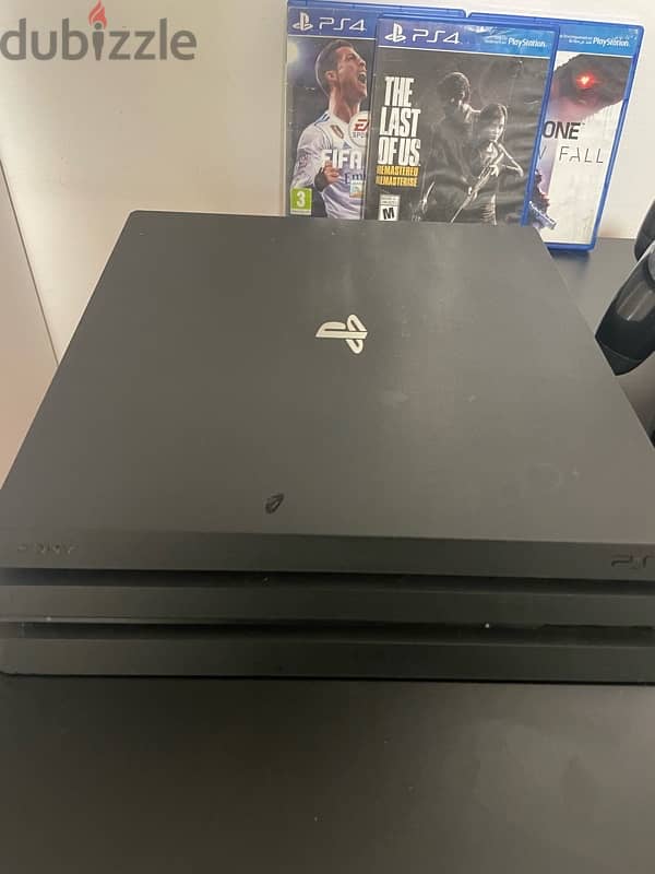 سوني ٤ برو شامل ألعاب  و شاحن ps4 pro with charger and games 1