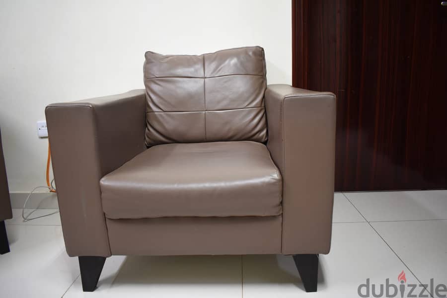 Used Sofa(3+1+1), Used Centre Table & Plastic Round Table for Sale 2