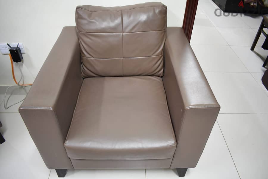 Used Sofa(3+1+1), Used Centre Table & Plastic Round Table for Sale 3