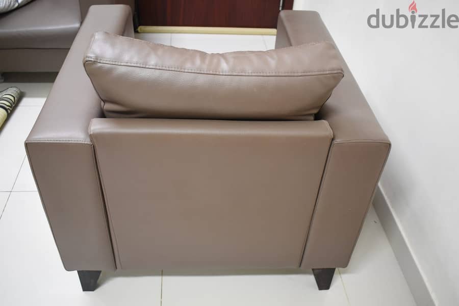 Used Sofa(3+1+1), Used Centre Table & Plastic Round Table for Sale 4