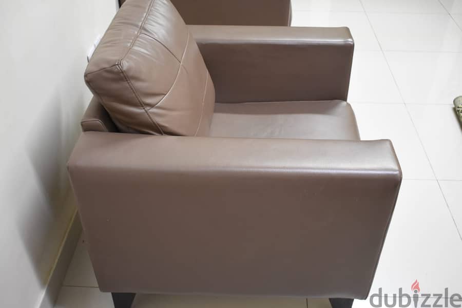 Used Sofa(3+1+1), Used Centre Table & Plastic Round Table for Sale 5