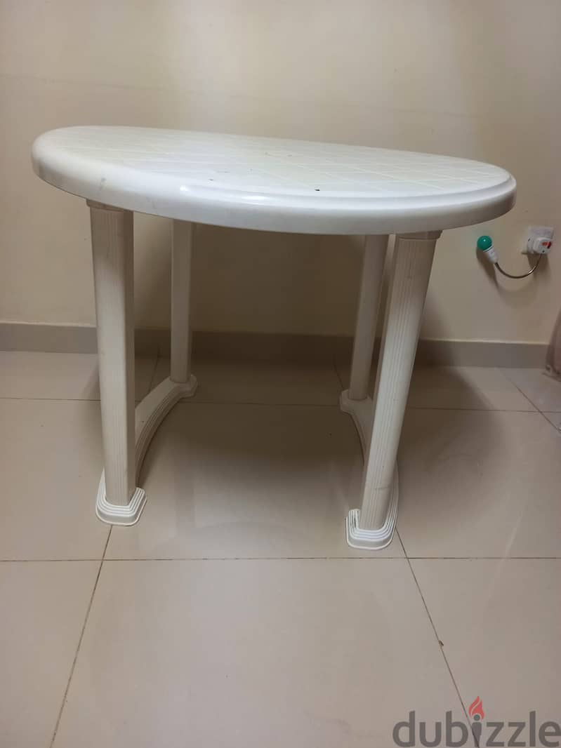 Used Sofa(3+1+1), Used Centre Table & Plastic Round Table for Sale 10