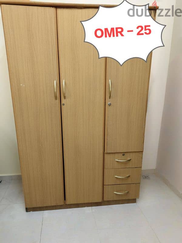 Sale of 3 door cupboard 0