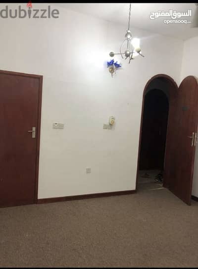 للايجار غرفة نظيفة وواسعة بسعر ممتاز For rent room