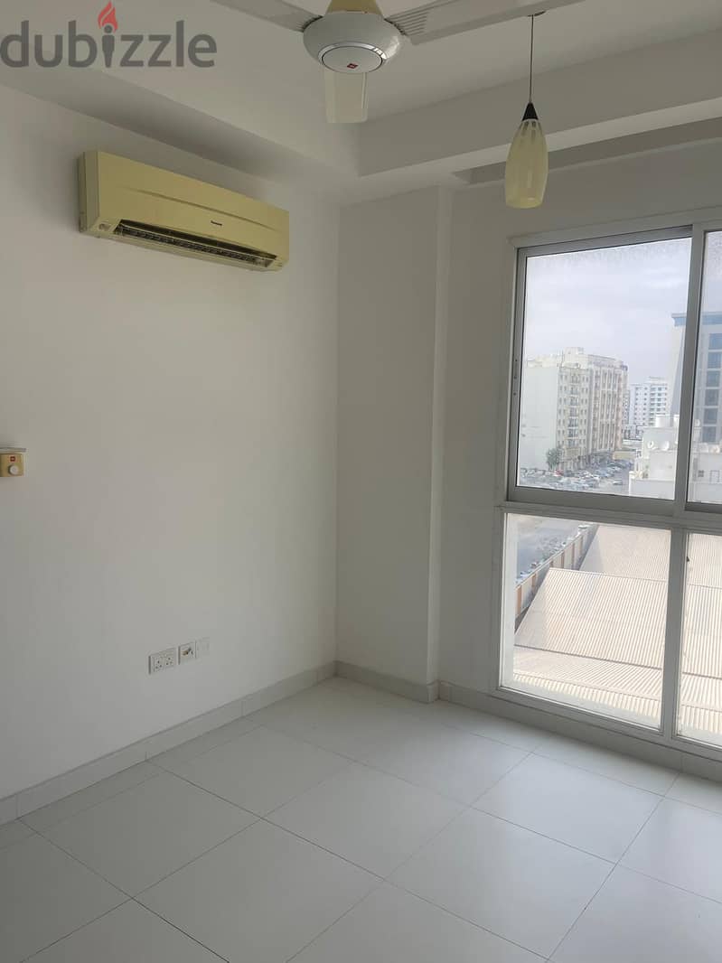 FLAT FOR RENT IN GHALA/شقة للايجار في منطقة غلاء التجارية 3