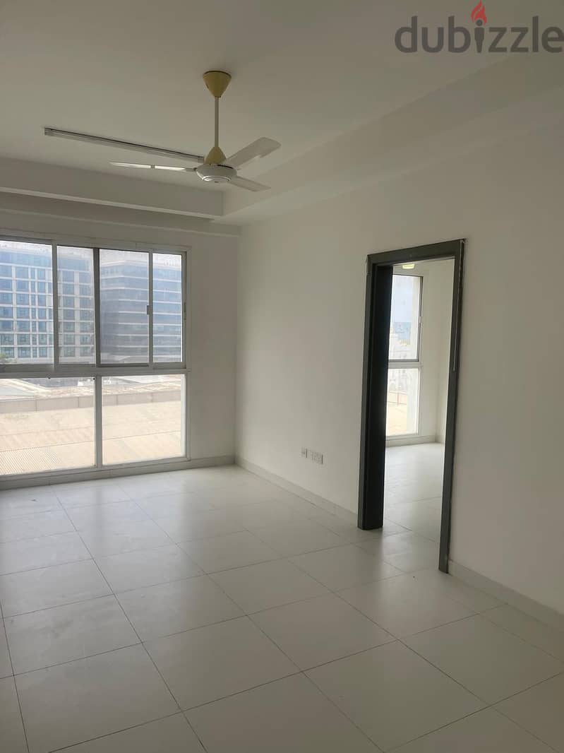 FLAT FOR RENT IN GHALA/شقة للايجار في منطقة غلاء التجارية 4