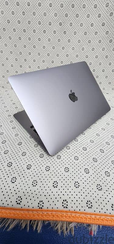 MacBook Air M1 chip Touch I'd 1