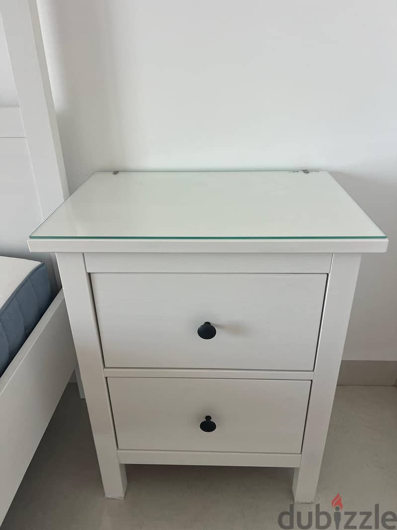 Bed 180 x 200 Hemnes with two side night stands ikea 3