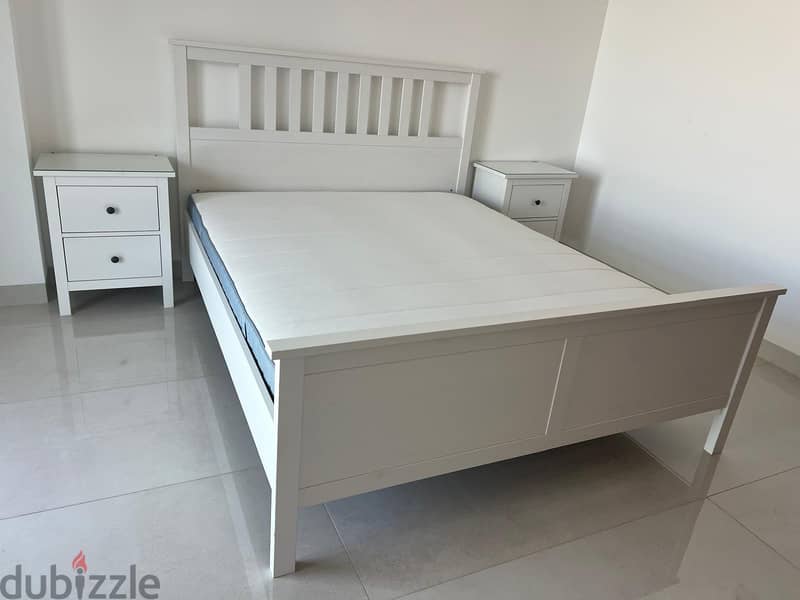 Bed 180 x 200 Hemnes with two side night stands ikea 4