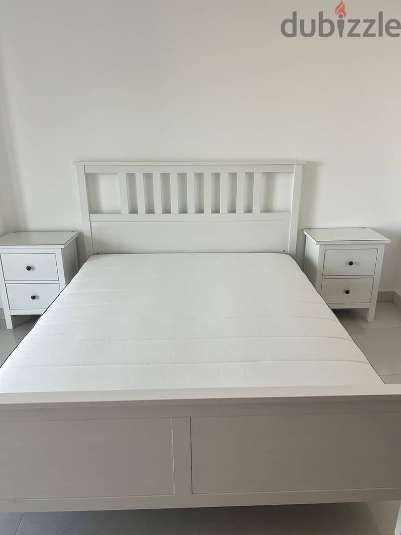 Bed 180 x 200 Hemnes with two side night stands ikea 5