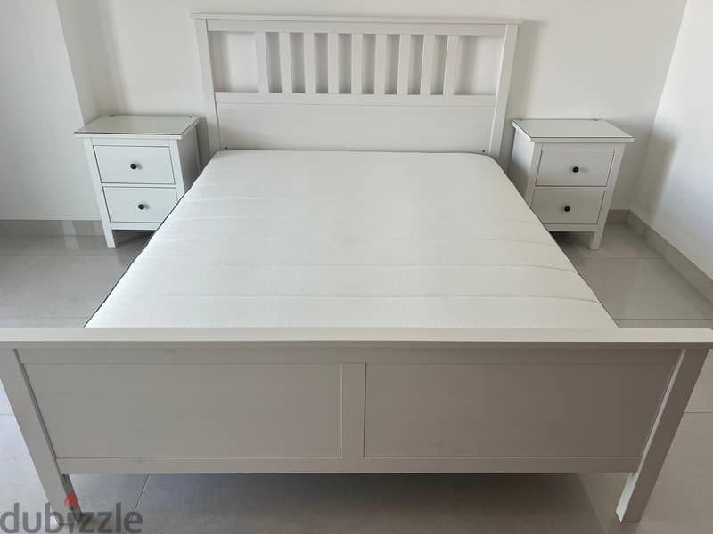 Bed 180 x 200 Hemnes with two side night stands ikea 6