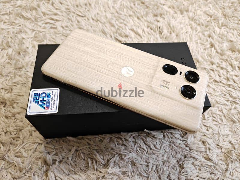 Very UniqueMotorola Edge 50 Ultra Wood 1TB/16GB Like Brand New 1