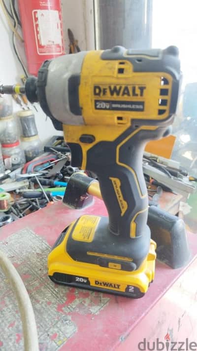 Sell DeWalt havy Cheger Drill masin with out cheger. .