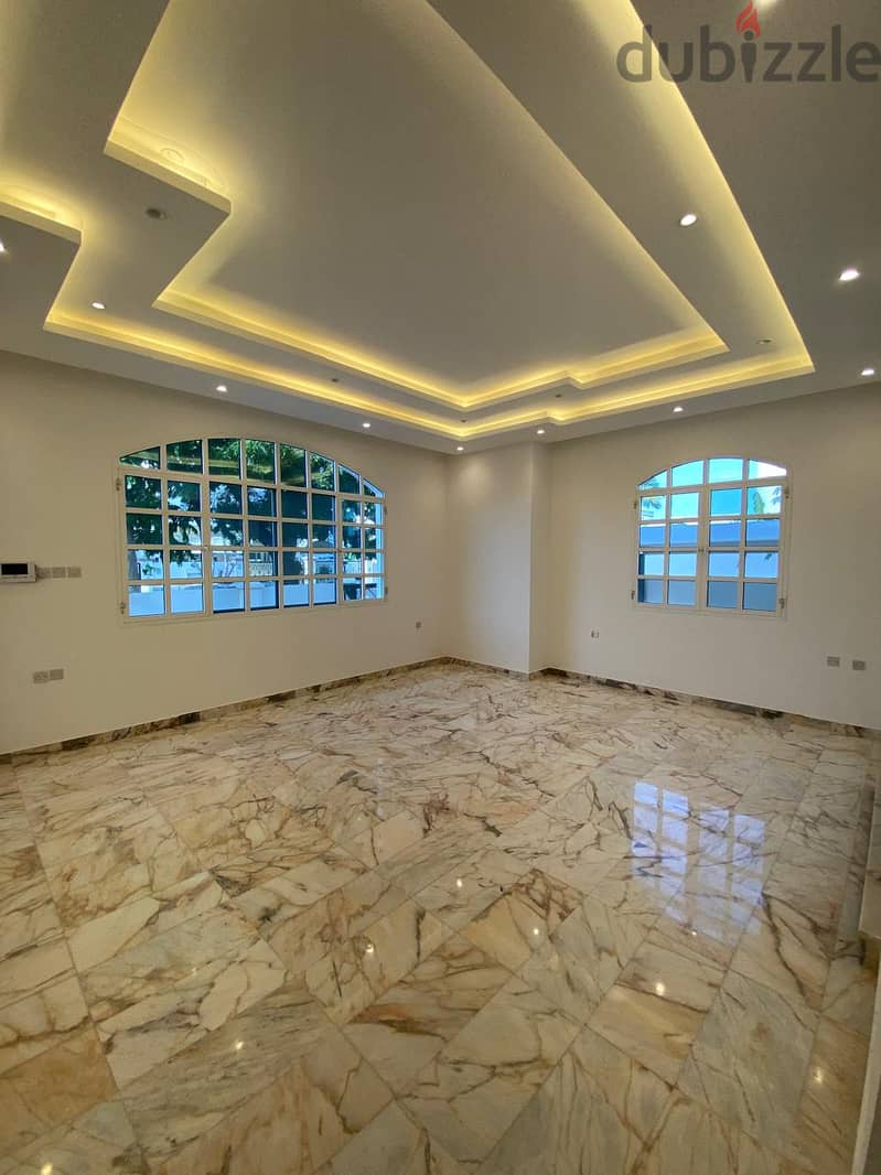 "SR- AF-721 **Spacious Commercial Villa to Let in Azaiba!** 7