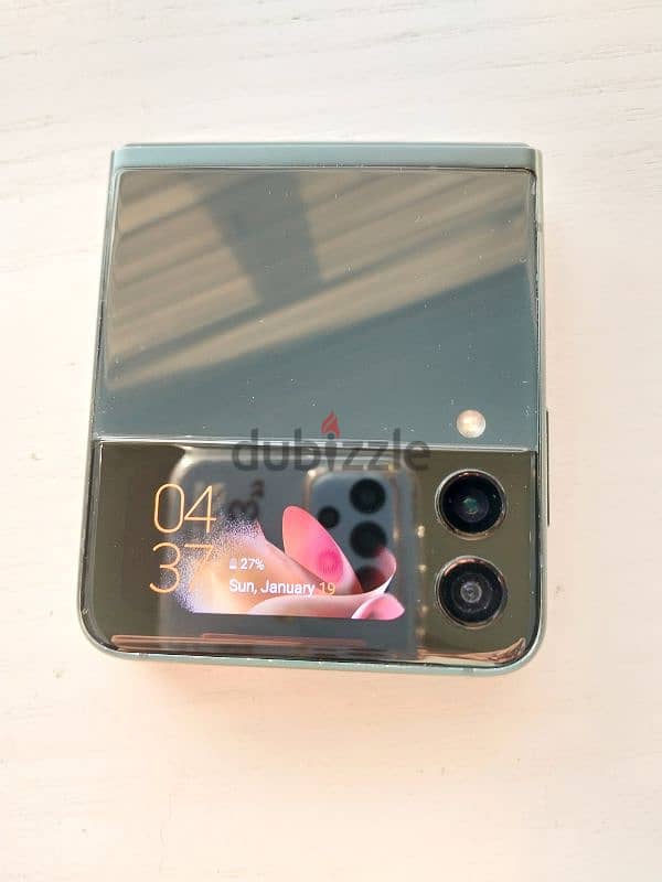 Galaxy Z Flip3 New condition سامسونج قابل للطي بحالة الوكالة 0