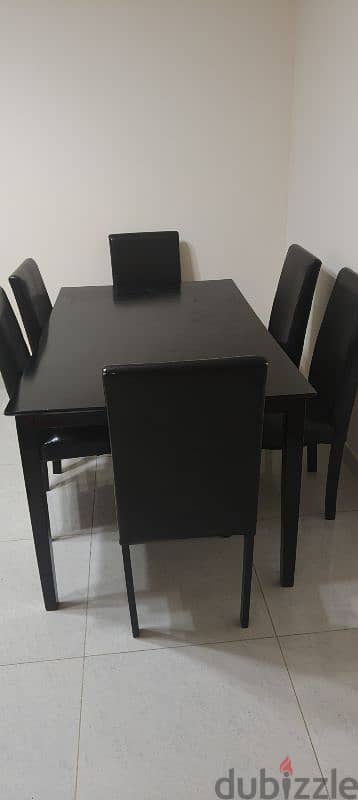 6 seater Dinning table for sale 1