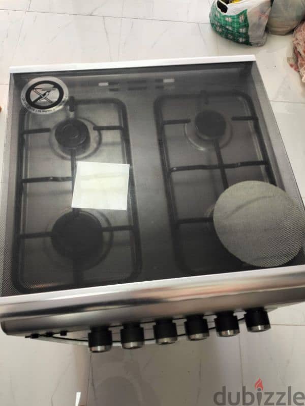 4 burner oven  neet and clean condition 0