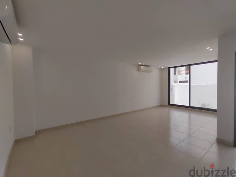 For rent a villa in Telal Al Qurum near Sultan Center 3