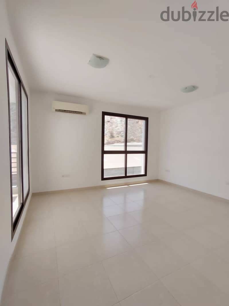 For rent a villa in Telal Al Qurum near Sultan Center 4