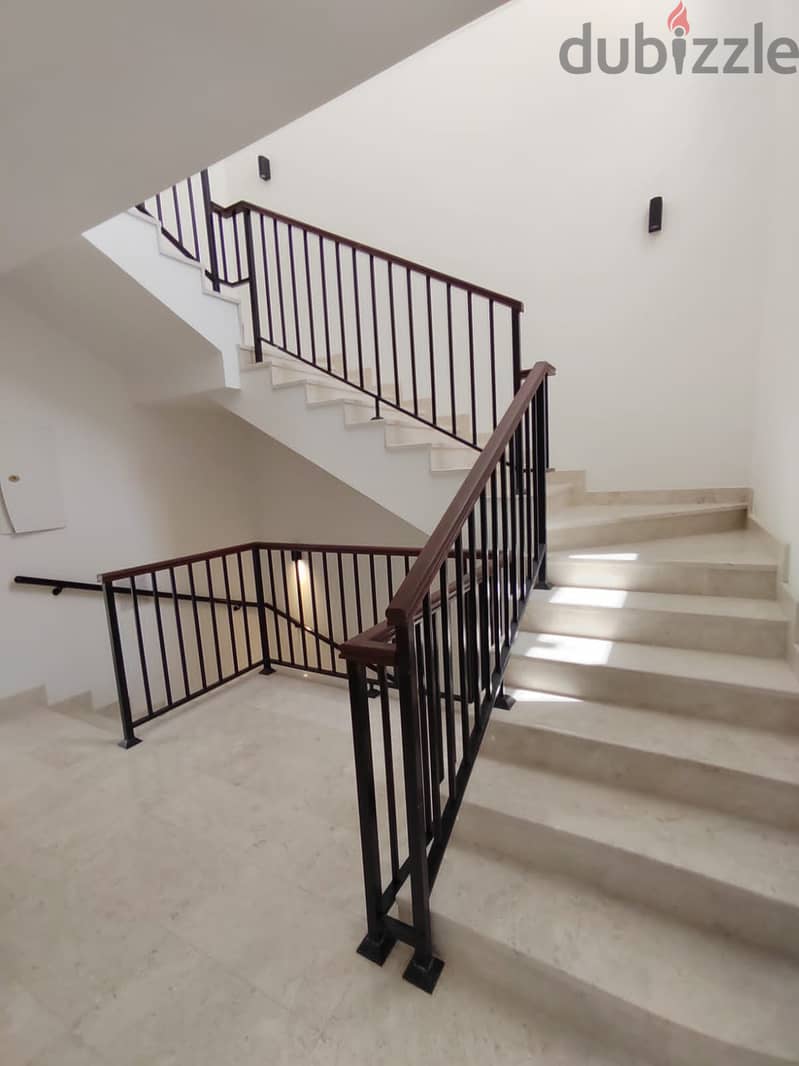 For rent a villa in Telal Al Qurum near Sultan Center 7