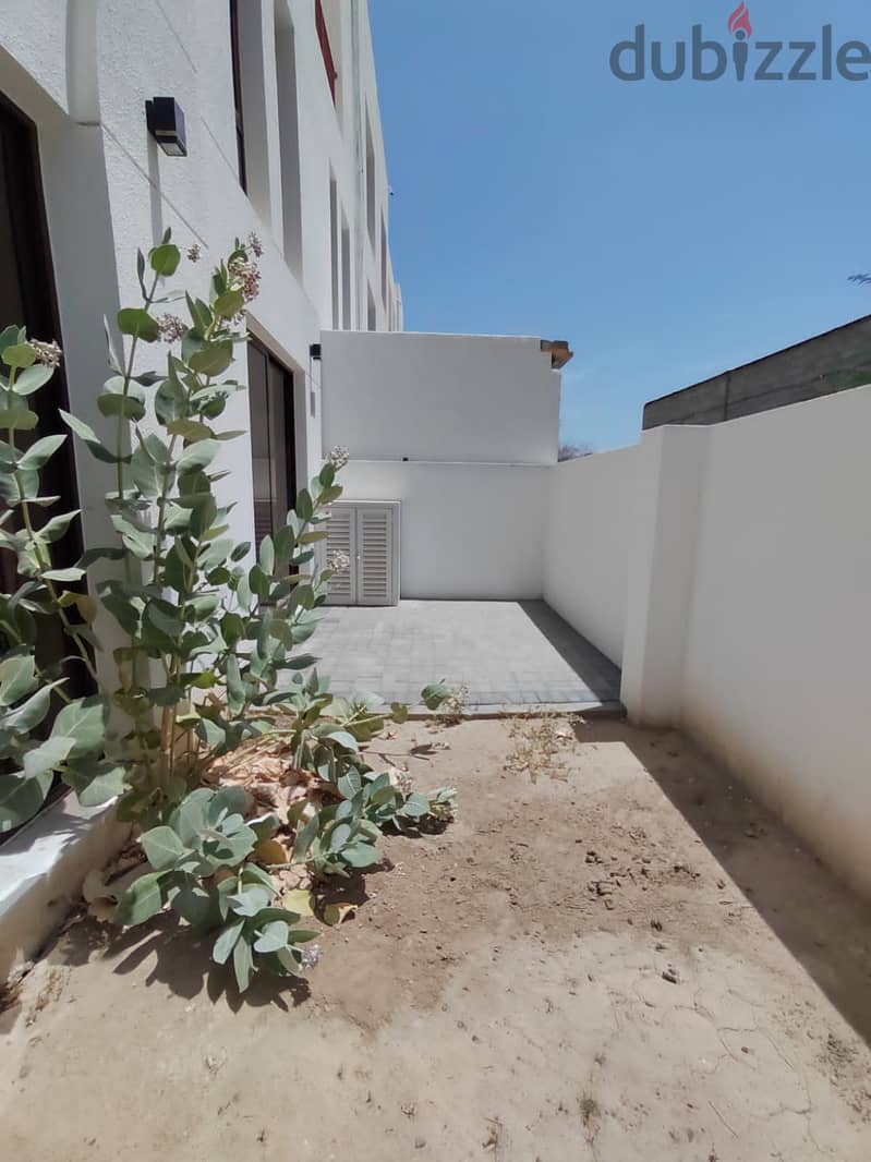 For rent a villa in Telal Al Qurum near Sultan Center 13