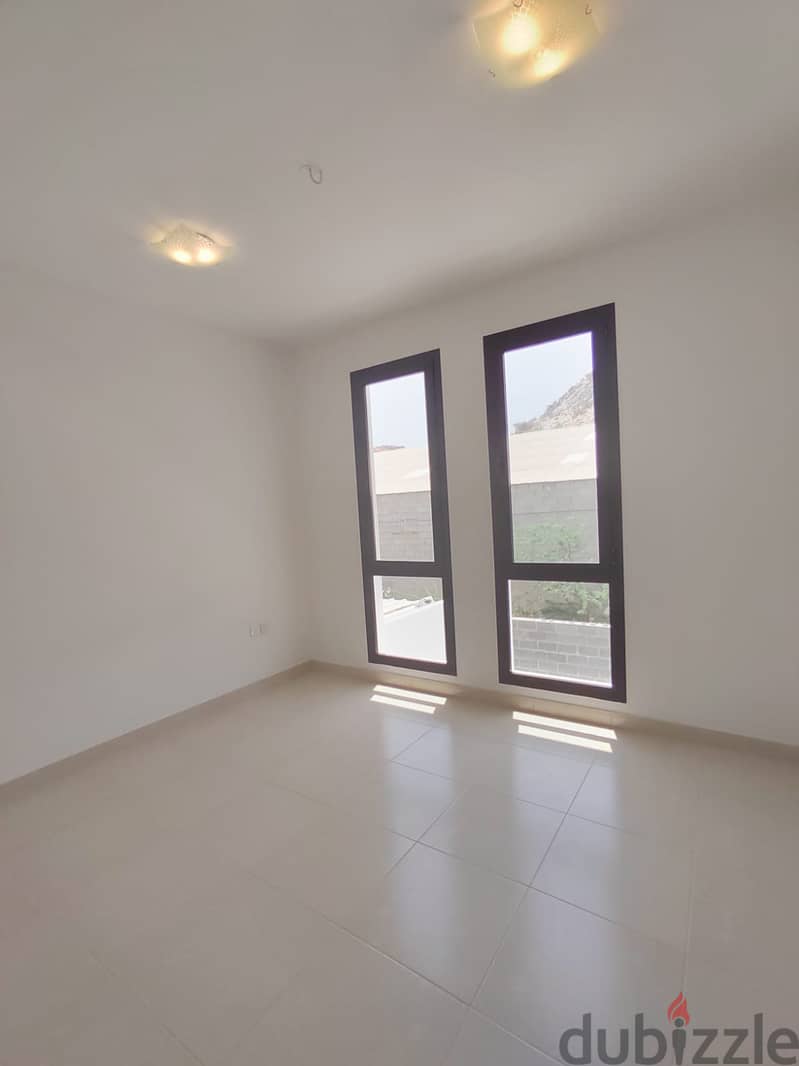 For rent a villa in Telal Al Qurum near Sultan Center 14