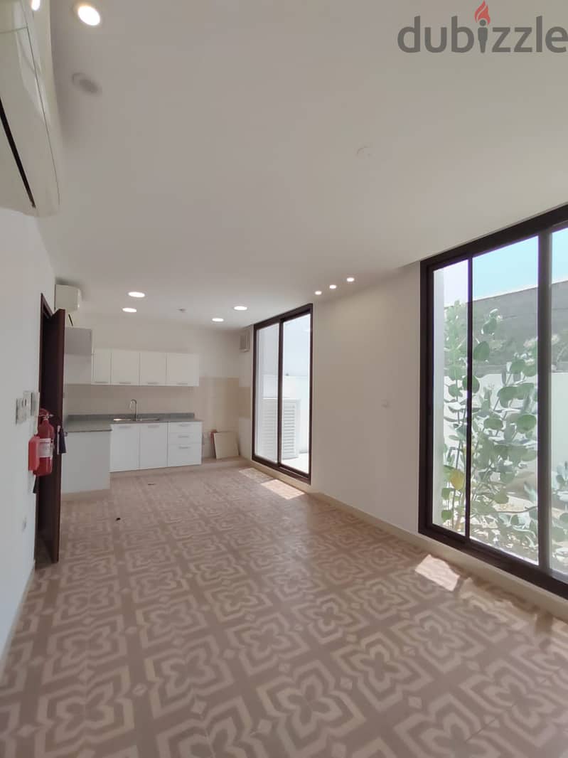 For rent a villa in Telal Al Qurum near Sultan Center 18