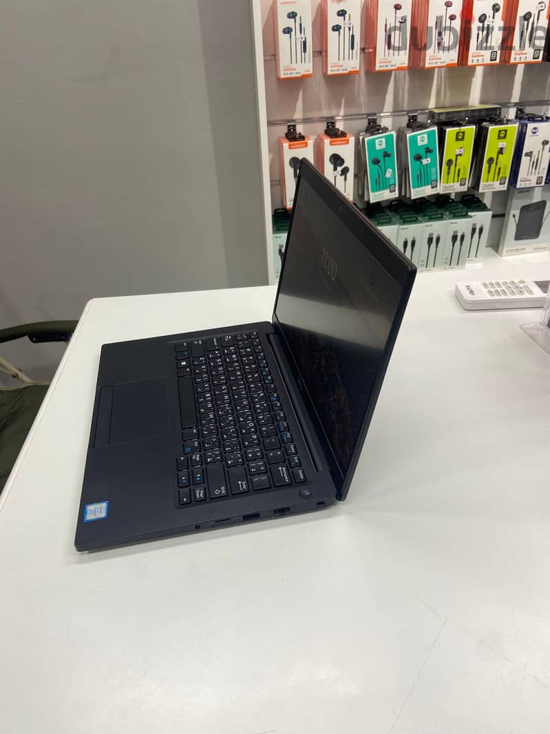 DELL LATITUDE 7390  Intel Core   i 7 3