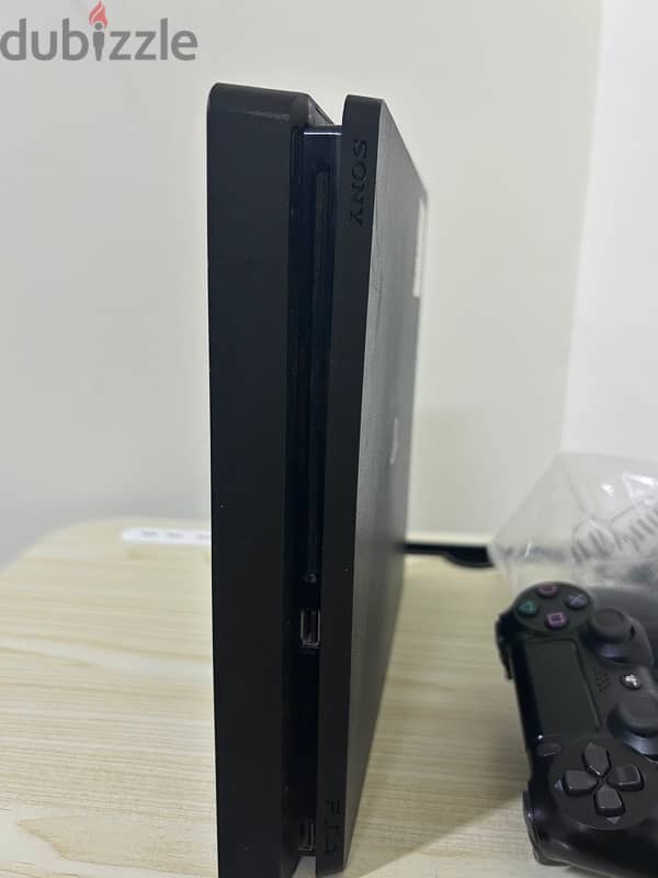 ps4 slim ممتازة و بحالة جيدة 6