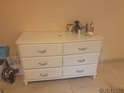 Ikea dressing table for sale  للبيع تسريحة من ايكيا